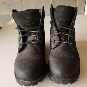 Timberland Black Rugged Lace-Up Boots. Good Used Condition